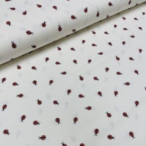 Bomuldsjersey – Mariehøne råhvid baggrund