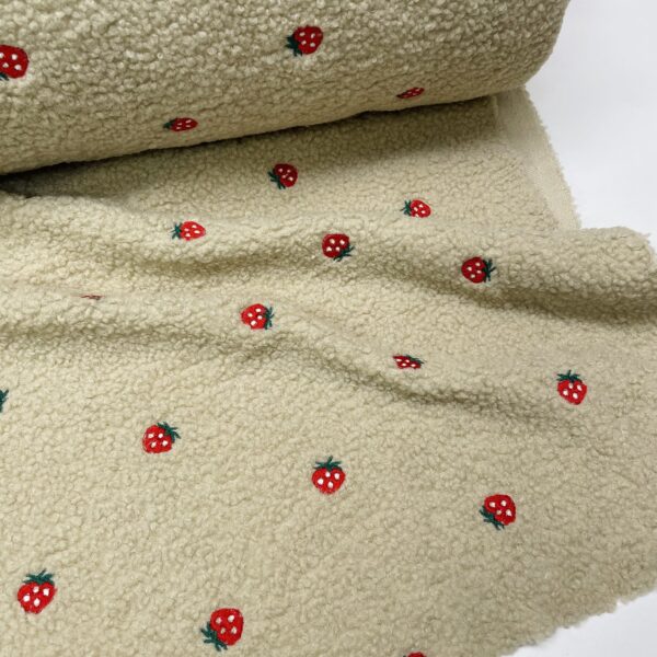 Teddy - Sand med broderede jordbær